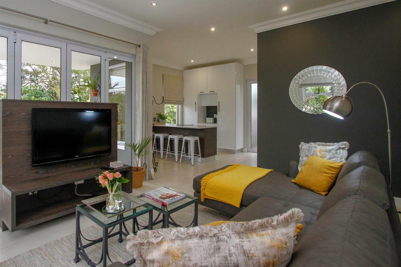 The Cottage On Cordia 2 Bedroom Self Catering 2Km From Umhlanga Beach Durban Exterior foto